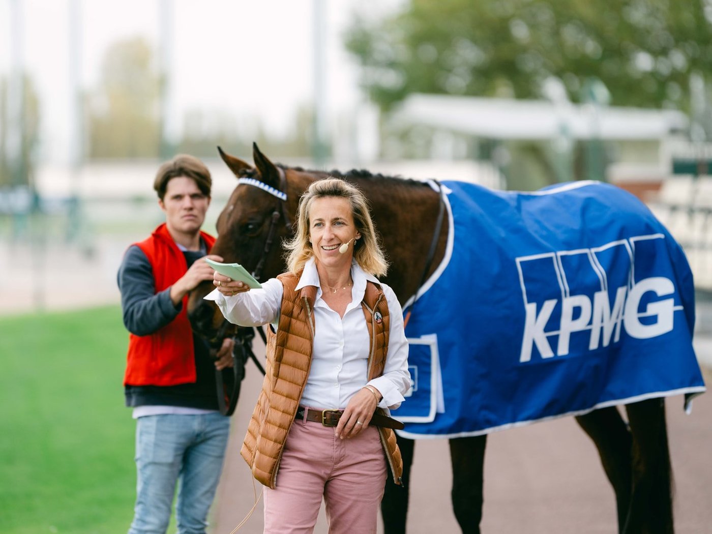 Production et pilotage terrain d’un séminaire corporate à Deauville : coordination des prestataires locaux, scénarisation du parcours invités et orchestration logistique pour une expérience immersive premium connectée à l’univers hippique et équestre.